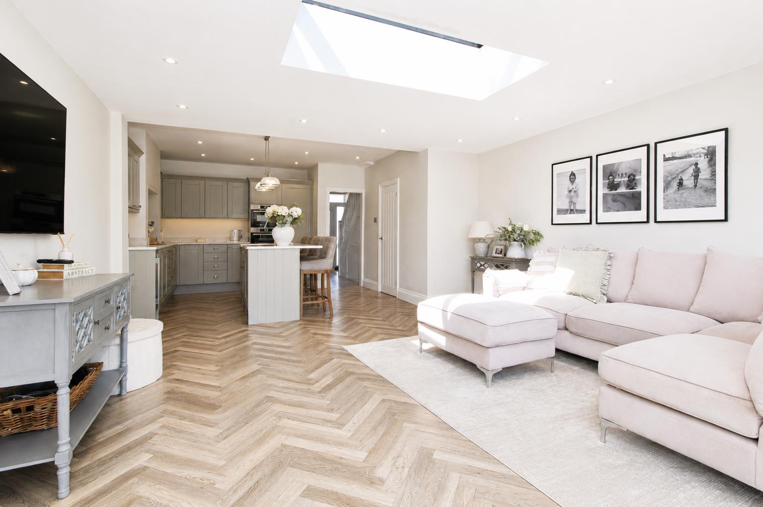 3 bed property in Egham Crescent, Sutton